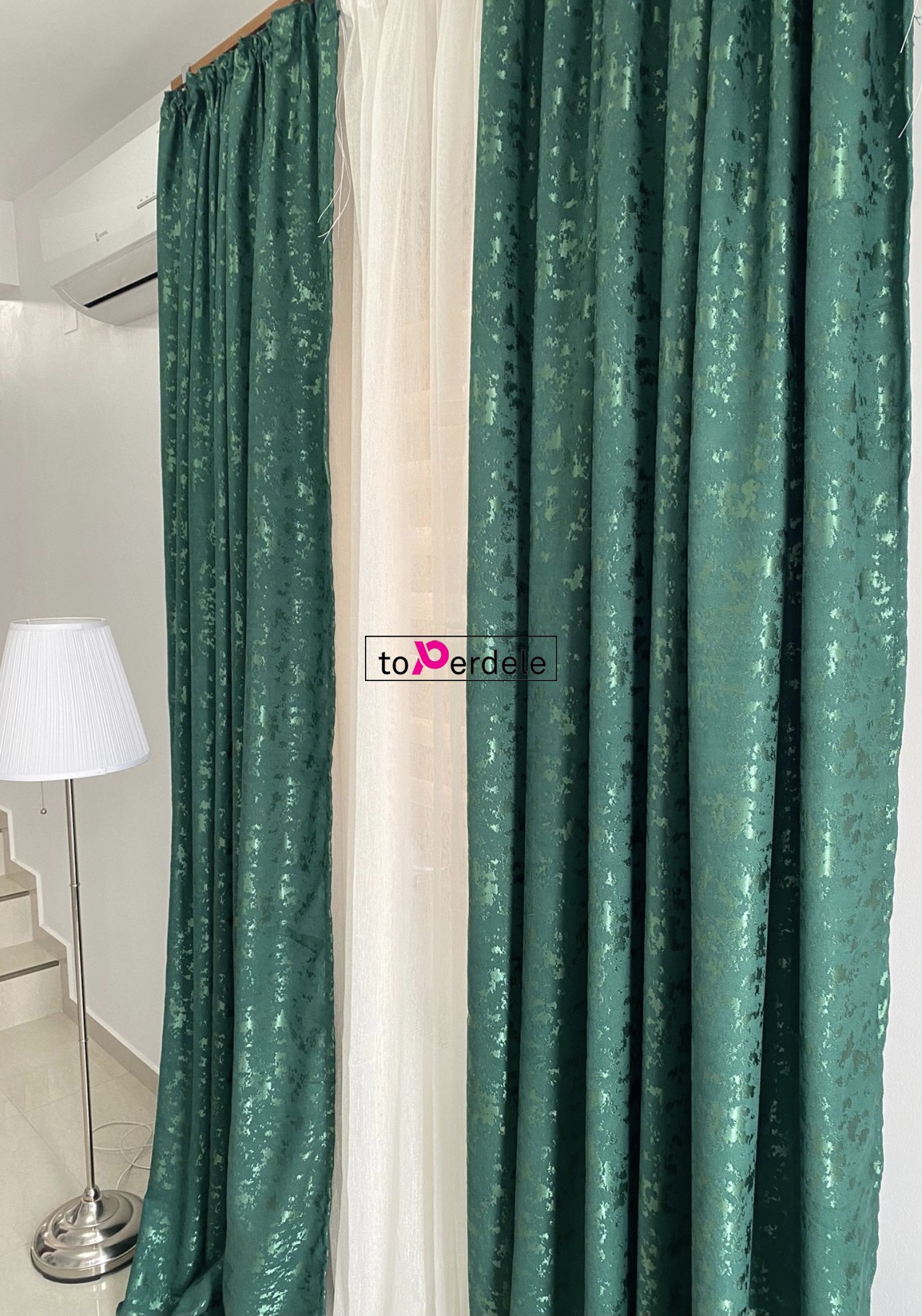 Draperie tafta verde reflexii aurii imagine 3