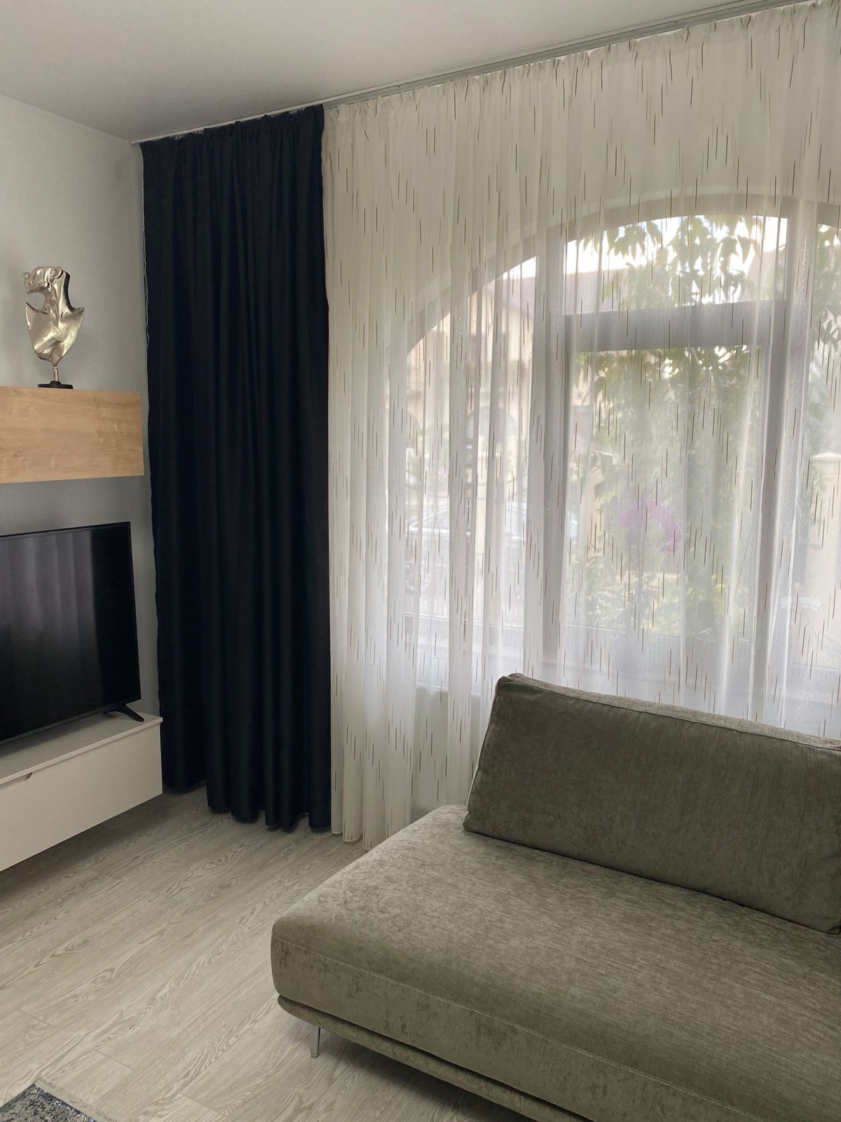 Draperii negre imagine 3