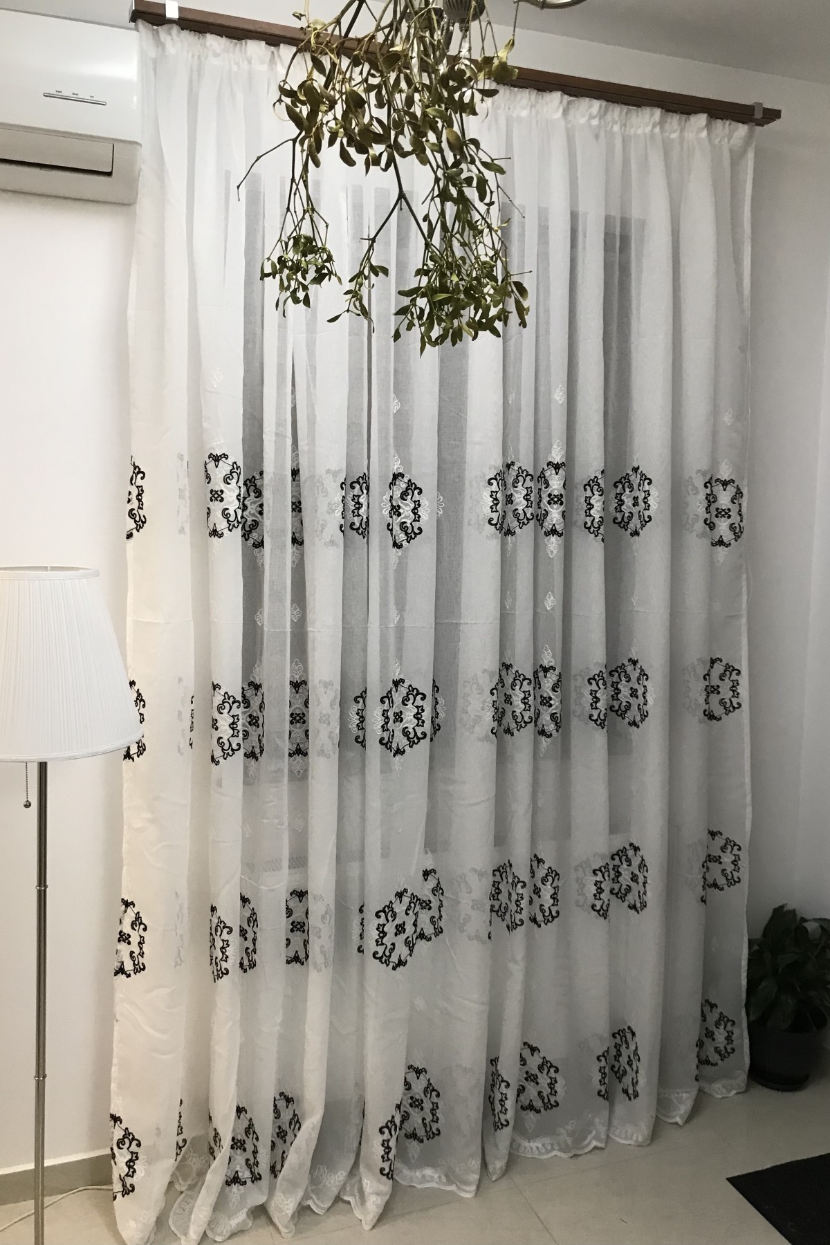 Perdea in alba model maro baroc brodat imagine 1