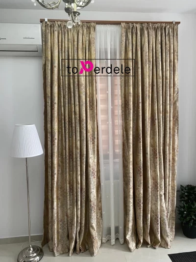 poze Draperie tafta reflexii aurii predominante