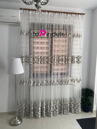poze Perdea brodată alb, gri  vintage
