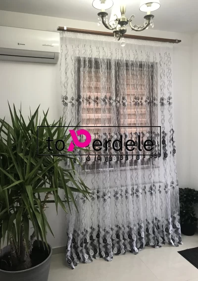 poze Perdea brodată model alb negru