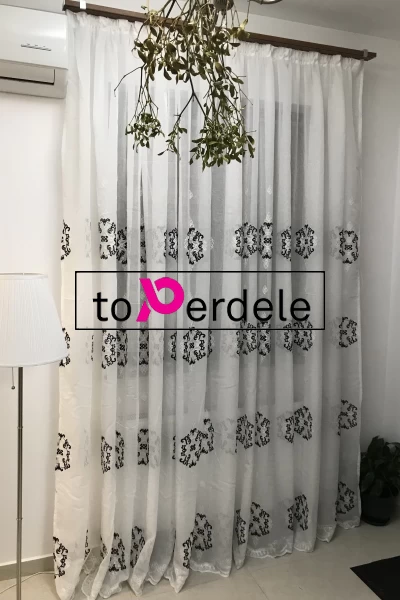 poze Perdea in alba model maro baroc brodat