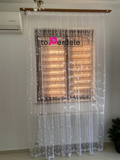 poze Perdele tulle brodate model buline albe