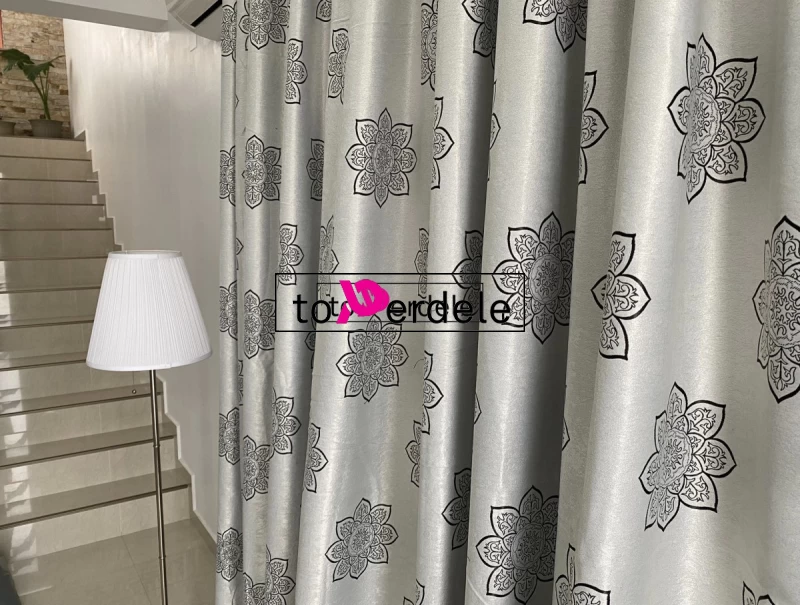 Draperie gri model flori negre imagine 4