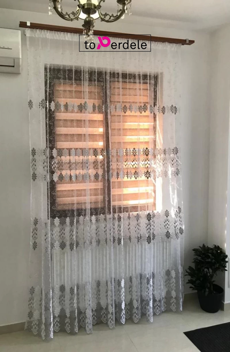 Perdea brodată flori gri si alb imagine 4